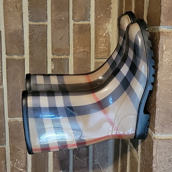 Burberry Shoes - Burberry Womens Wellington Short Rain Boots Size 38